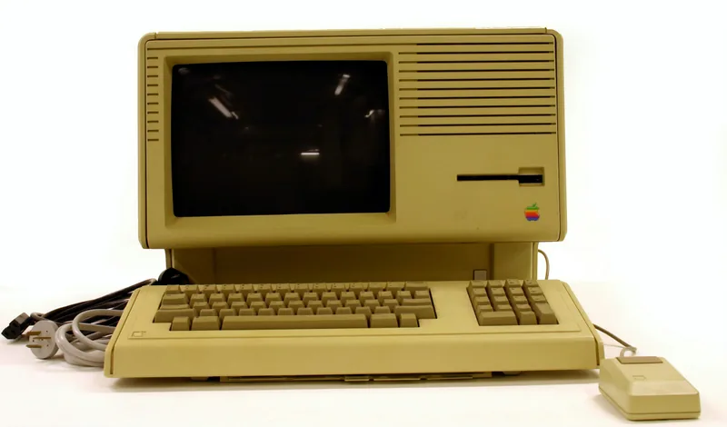 A beige 1980s Apple computer with keyboard and mouse